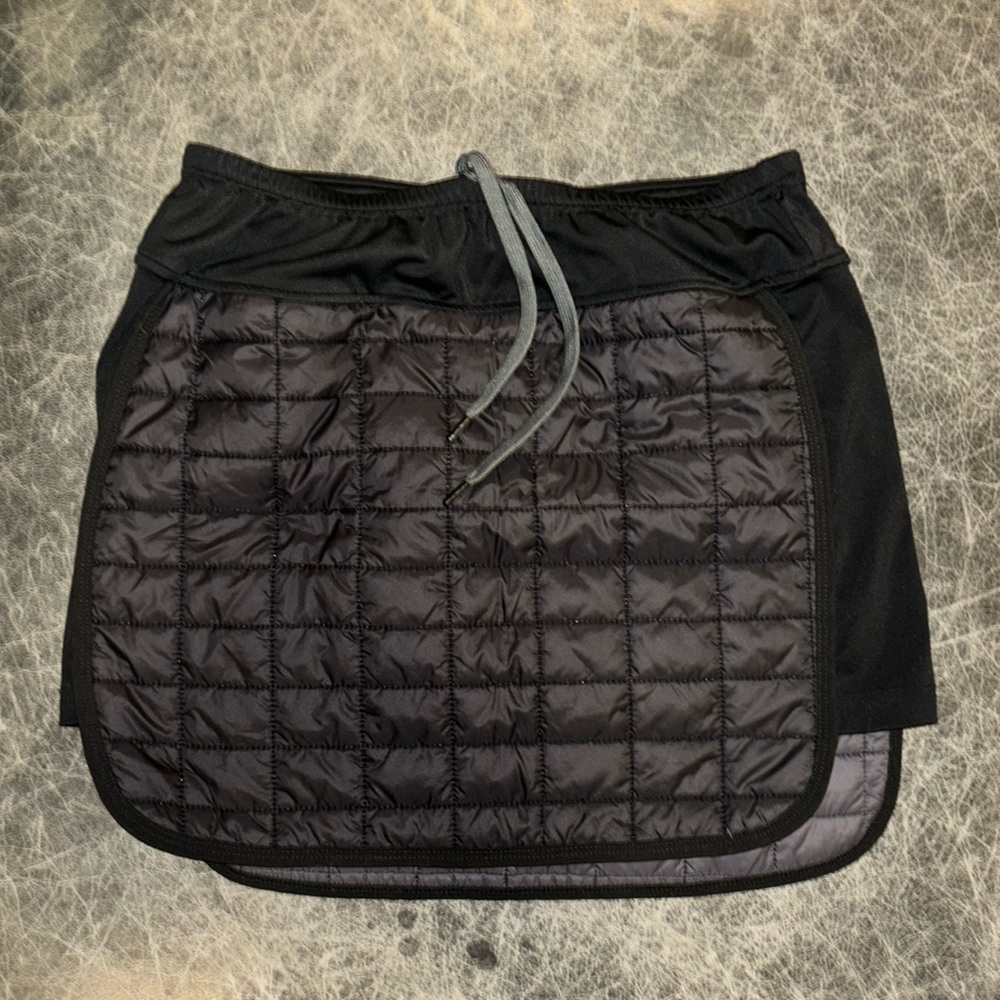 Little Donkey quilted mini skirt. Size M but it’s really a S. Black.